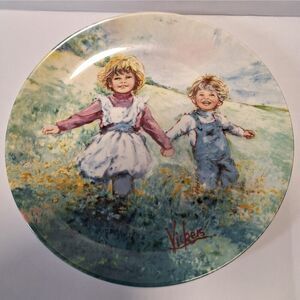 Wedgwood Vickers "Playtime" 1982 Mary Vickers Art 8"